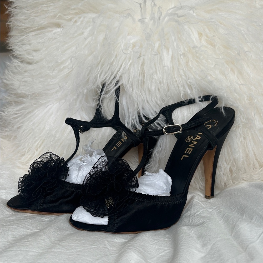 CHANEL Black Heels with Lace Detail